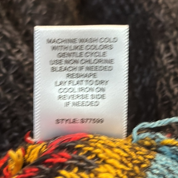 Margeaux & Elle Aztec fringe hems open front - Picture 10 of 10